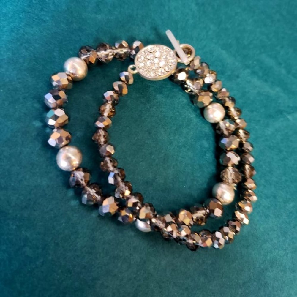 2/15$  NWT, 2 bracelet set gray and silver